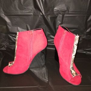 Red and snake skin wedged heel 🐍